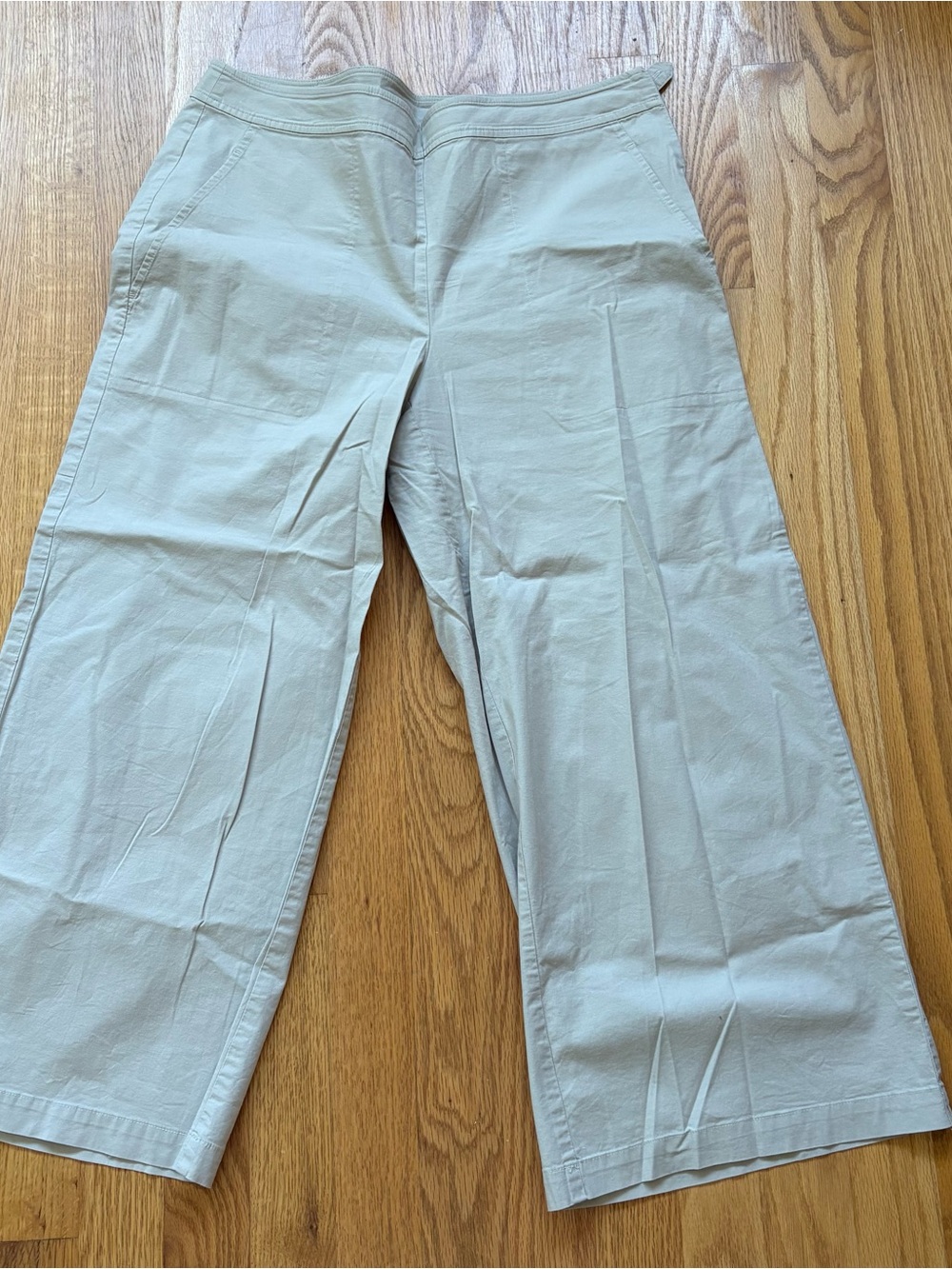 Eileen Fisher Light Wide-Leg Capris